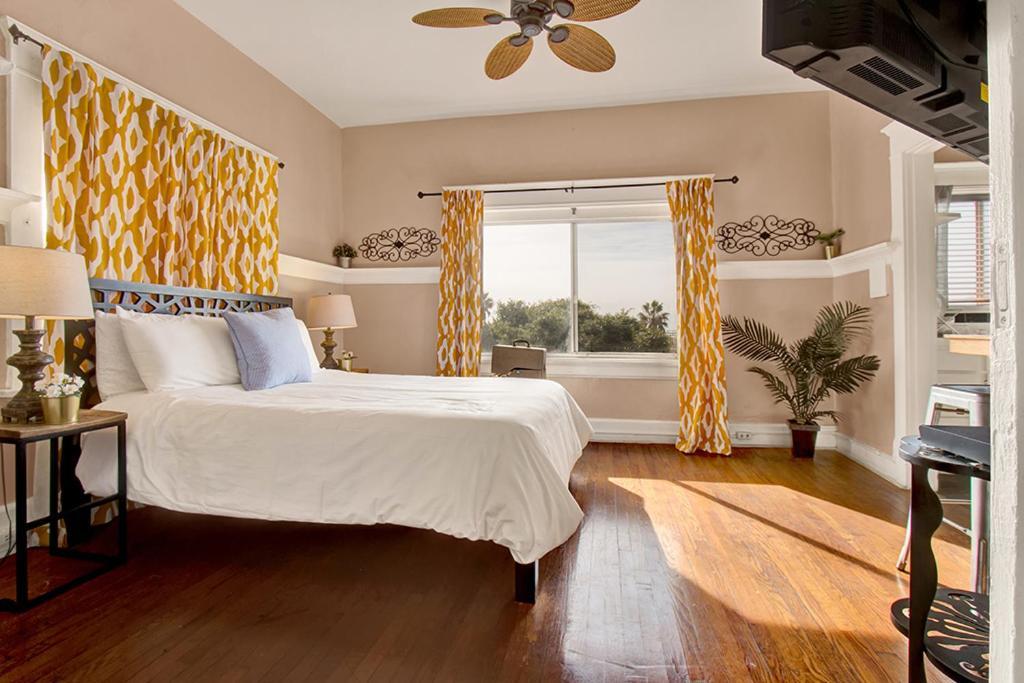 Ellison Suites Los Angeles Bagian luar foto