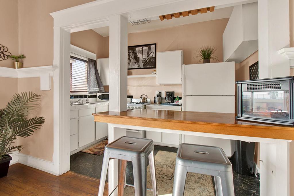Ellison Suites Los Angeles Bagian luar foto
